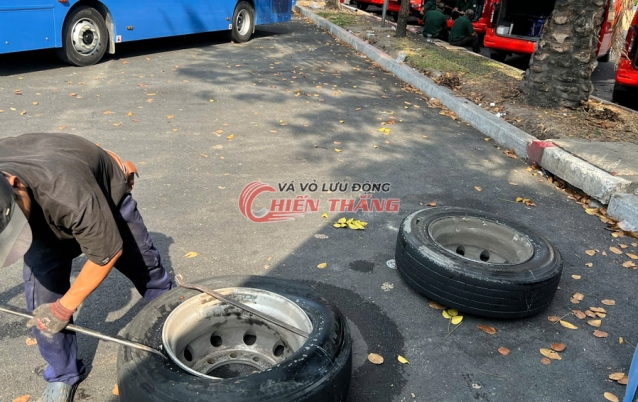 THAY LỐP Ô TÔ